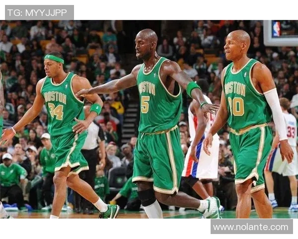 热火与凯尔特人G6首节激战回顾球员表现与战术分析